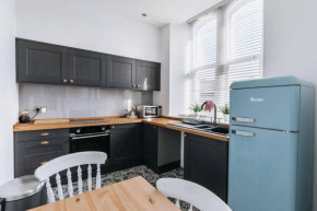 ST MARYS APARTMENT - One bedroom modern accommodation in charming market town in the Peak District, UK
